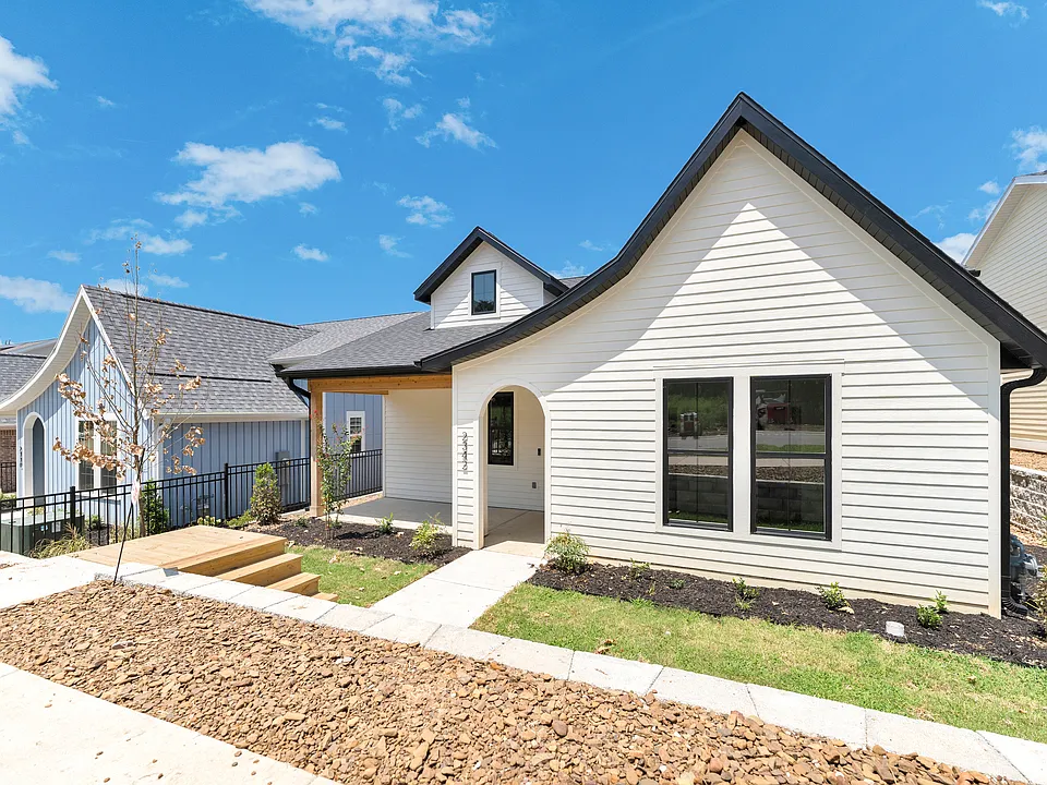 2342 E Rolling Hills Dr