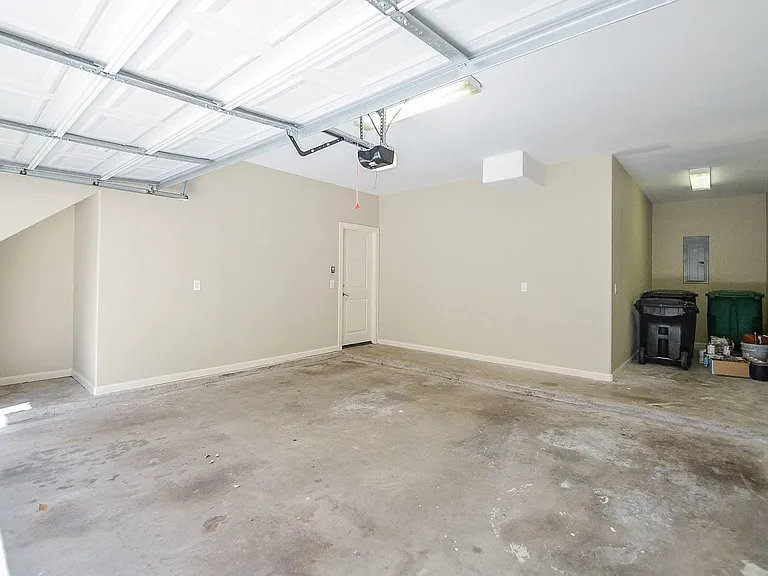 222 Knox St #F — Photo 36