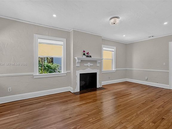 3rd image of 1107 Pizarro St