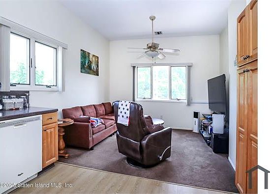 5th image of 164 Lee Ave #1