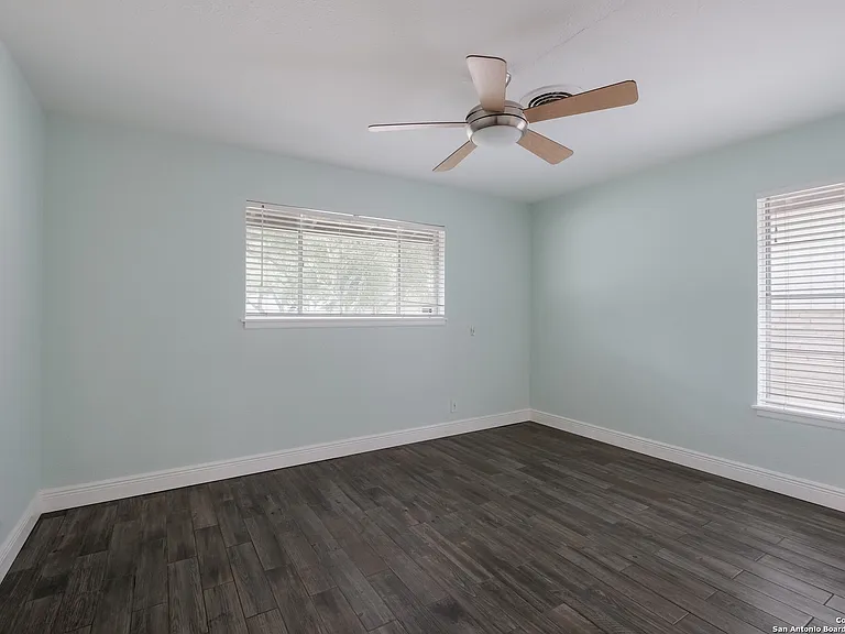 734 Susie Ct — Photo 8