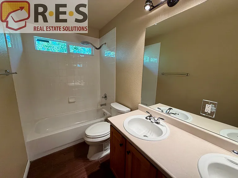 10761 Glengate Cir — Photo 11