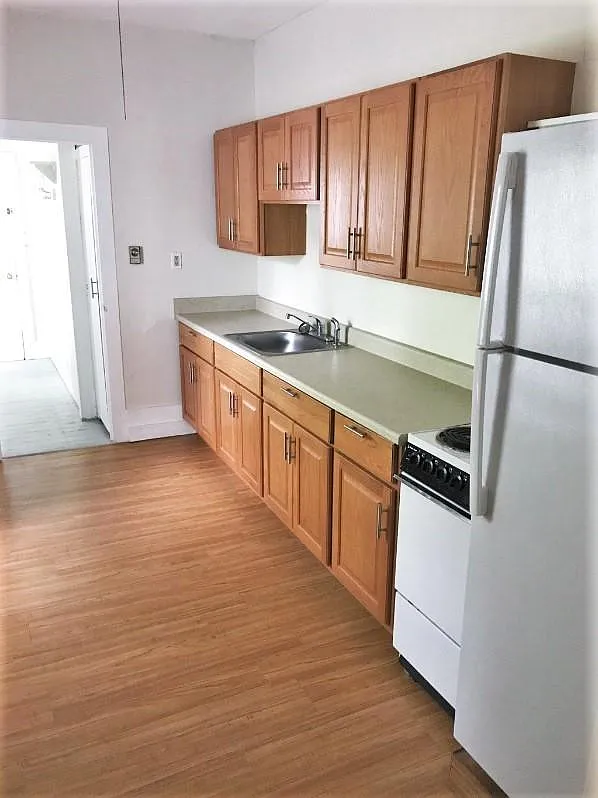 4 bed, $5,000 — Photo 1