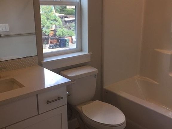 5th image of 748 NW Ogden Ave #B-1ba-360sqft