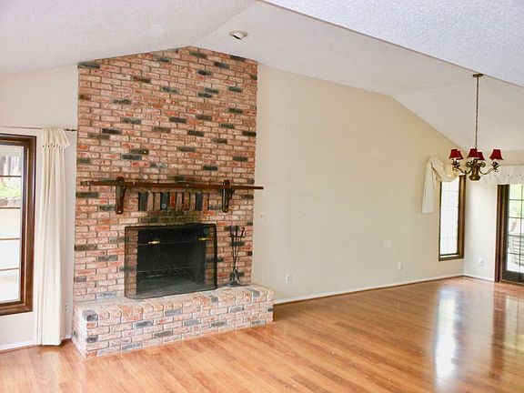 3rd image of 2805 Turnbull St