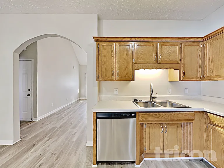 407 Barking Dr — Photo 6