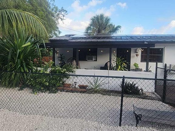 3rd image of 1202 NE 3RD Avenue