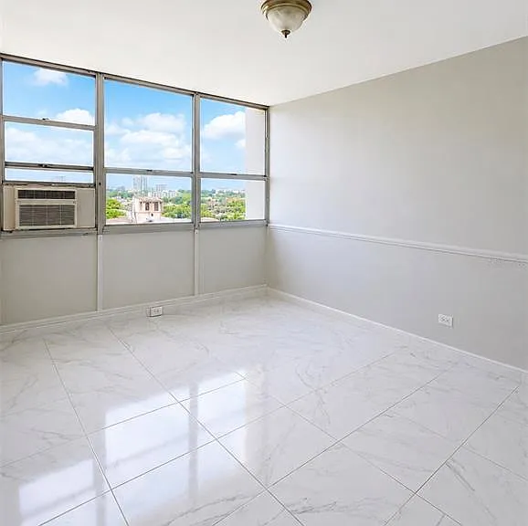368 Cond Crystal — Photo 11