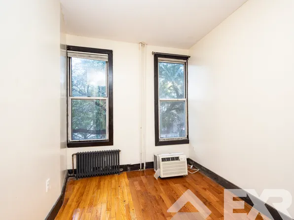 189 Stanhope Street image 3 of 14