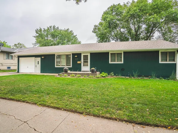 235 9th Ave SE, Le Mars, IA 51031