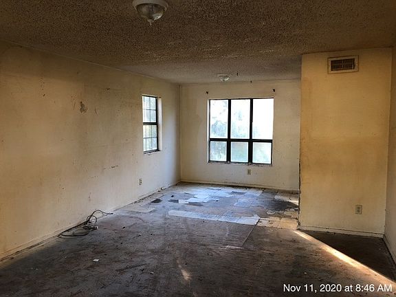 2nd image of 3811 Pansy St