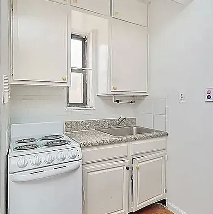 2nd image of 100 Lexington Ave #1F