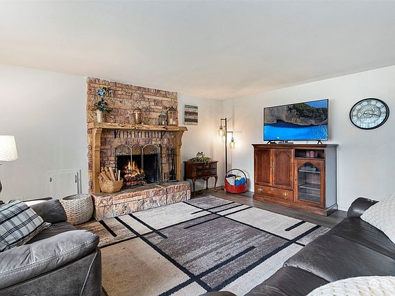 4th image of 2610 Eureka Avenue