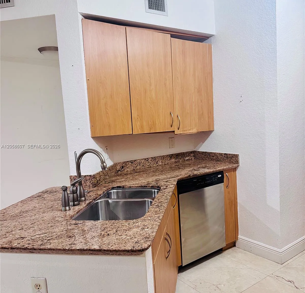 Radius Condo — Photo 3