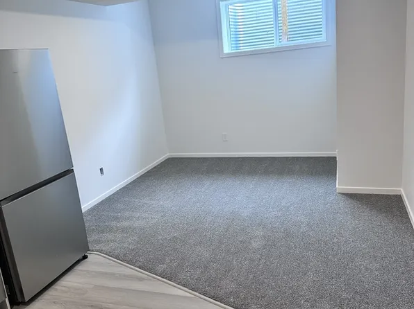 7737 174a Ave NW Unit 2, Edmonton, AB T5Z 0W5
