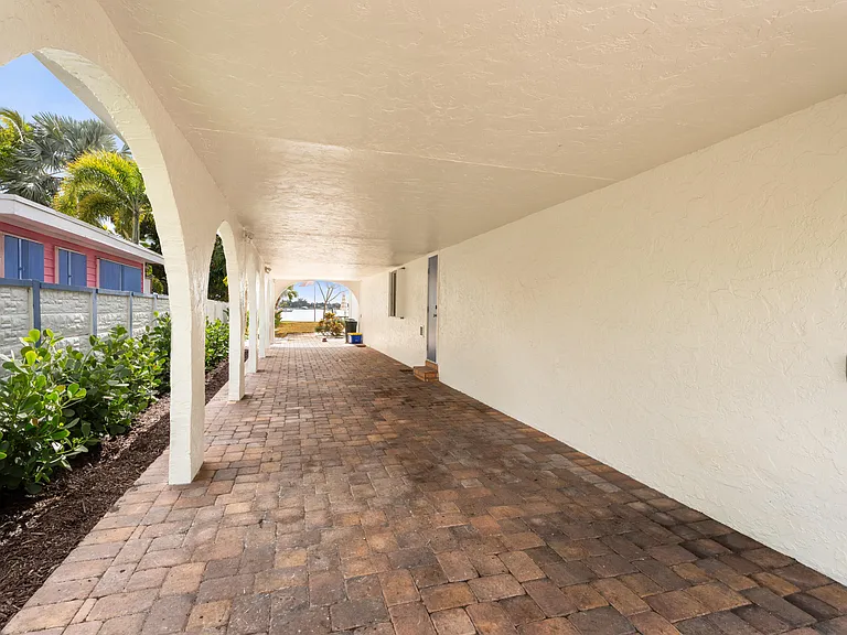 114 S Lake Dr — Photo 13