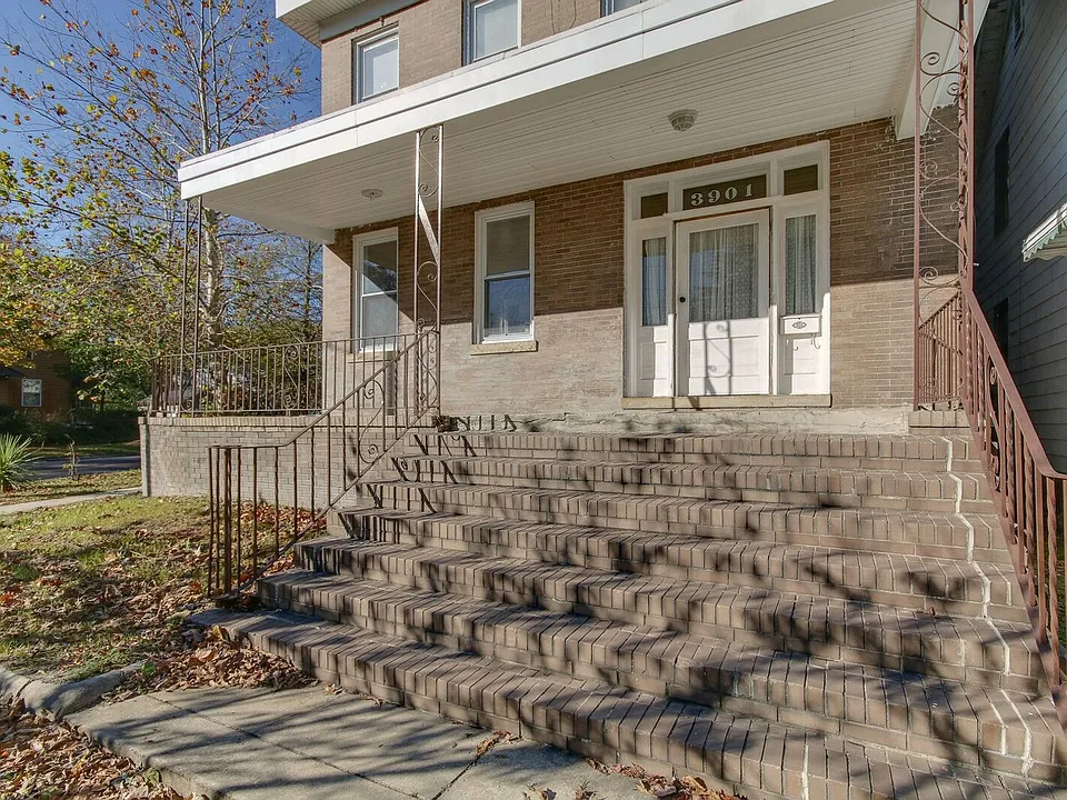 Newport Avenue 3901