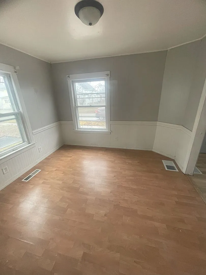 3 Bedroom 1 2 Bathroom House for Rent — Photo 4