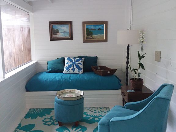 Previous renter added some Hawaiian touches.