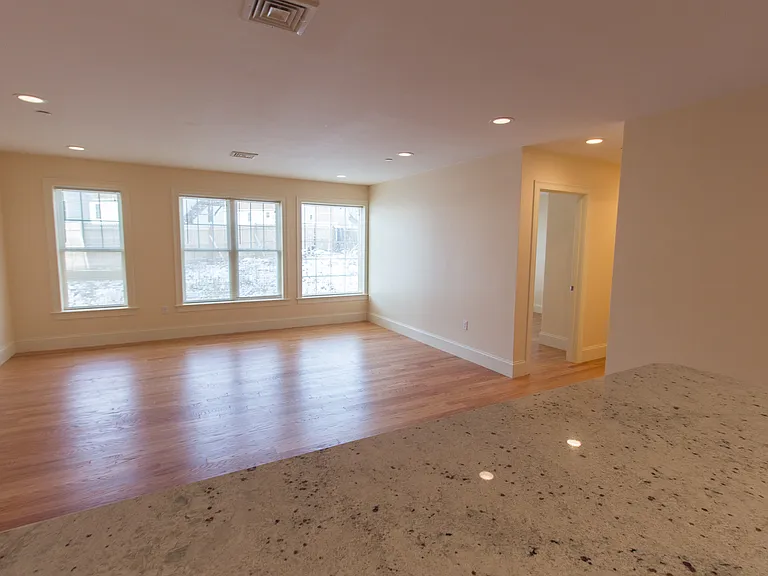 5165 Washington St #7 — Photo 3