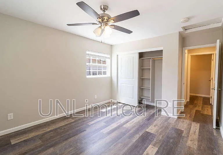 216 E Zuni Dr — Photo 8
