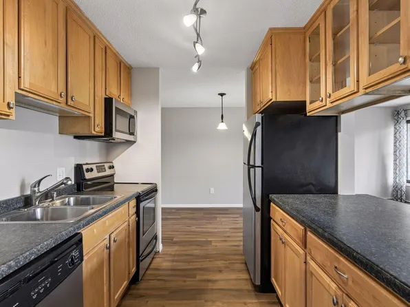 4110 Rahn Rd APT 121, Eagan, MN 55122