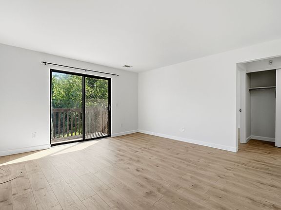 4th image of 1021 Adworth Dr APT J
