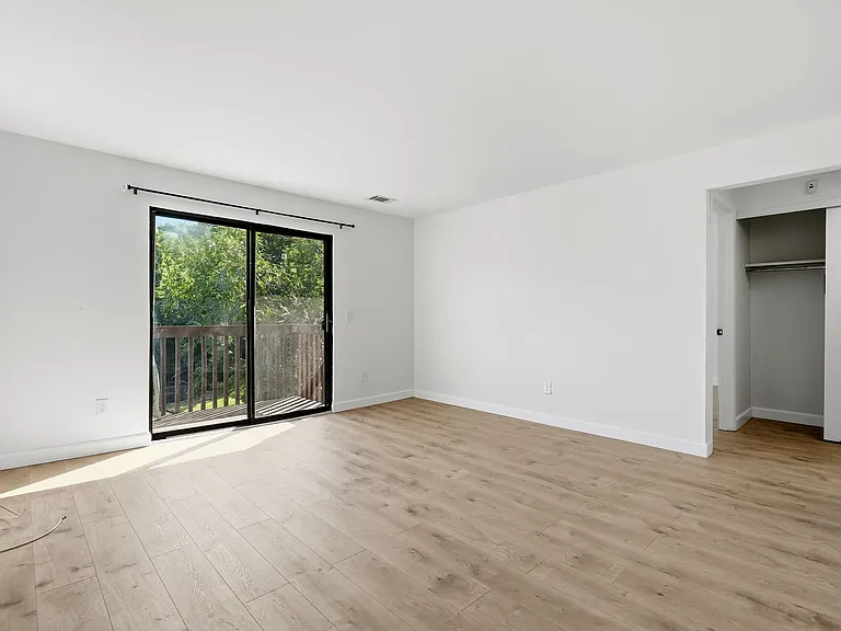 1021 Adworth Dr #J — Photo 4