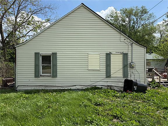 3rd image of 3801 E Hickory St