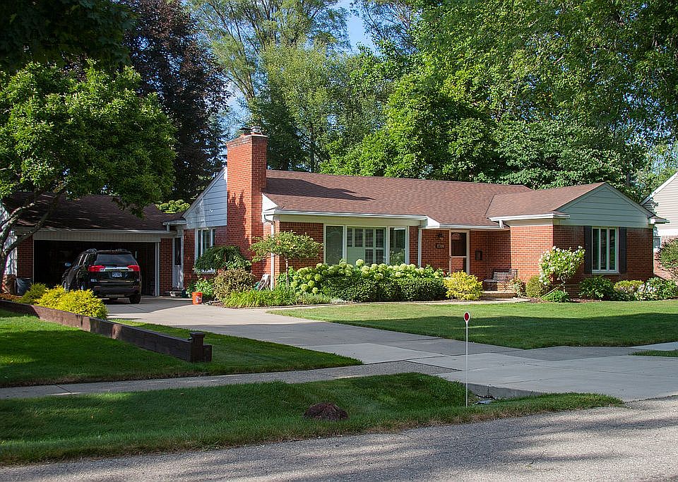1st image of 17300 Dunblaine Ave