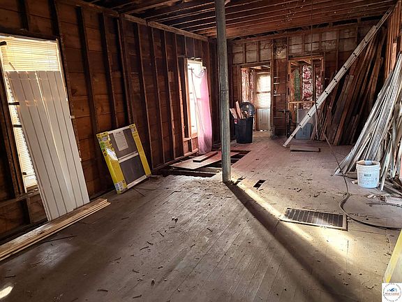 5th image of 1404 S Stewart Ave
