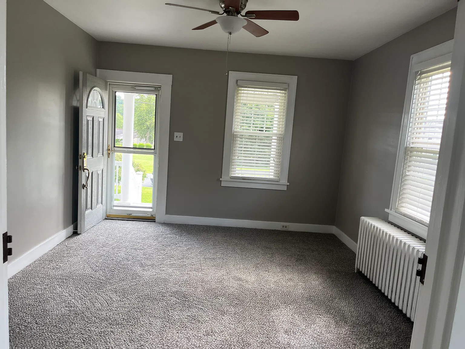 4 bed, 1.5 bath, 1364 sqft, $1,800 — Photo 2