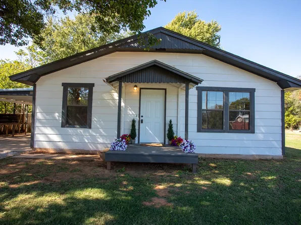 208 N 5th St, Waukomis, OK 73773