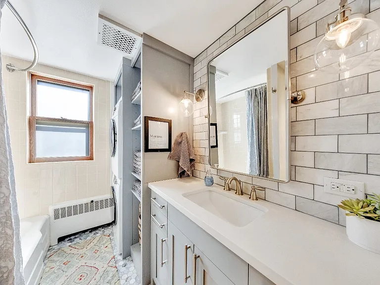 303 E Olive St #1 — Photo 2