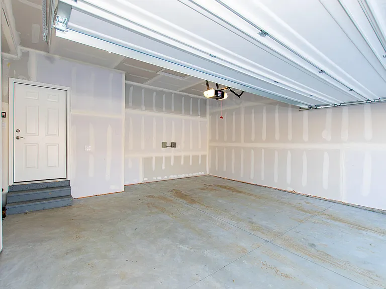 723 W Spaniel Dr — Photo 41