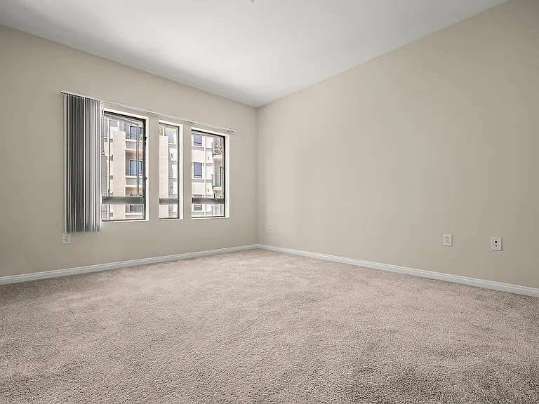 5600 Wilshire — Photo 30