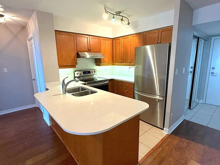 8 Rean Dr #1111 — Photo 2