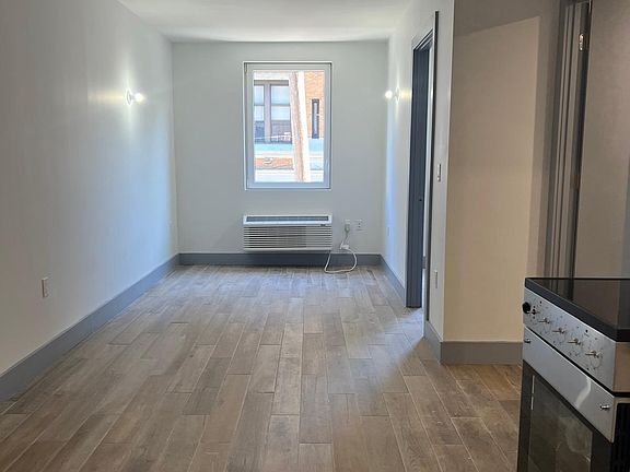 2nd image of 1143 Hoe Ave #3B