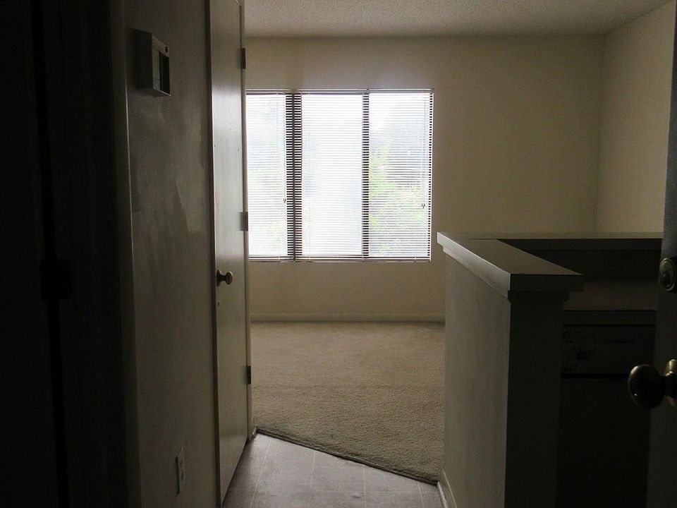 2nd image of 1600 Park Cir APT 313