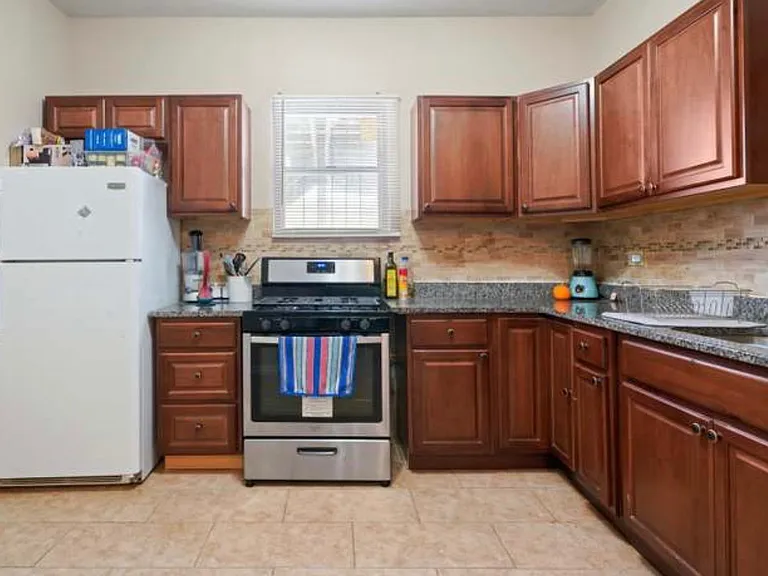 1642 N Campbell Ave #1 — Photo 3