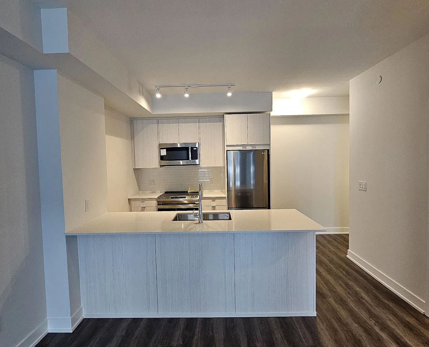 1 bed, $2,300 — Photo 3
