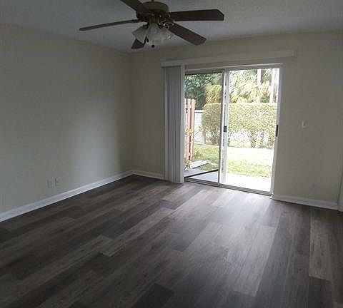 4th image of 210 Cypress Ave