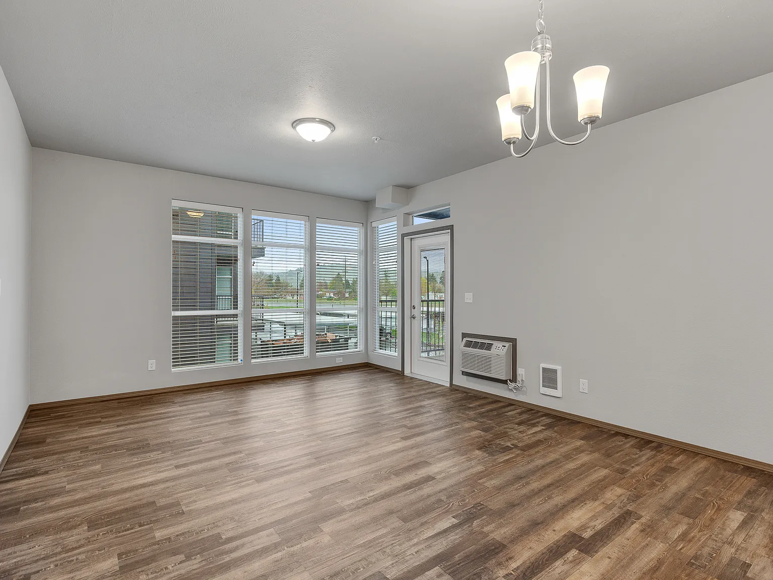 525 N Michigan Rd — Photo 4