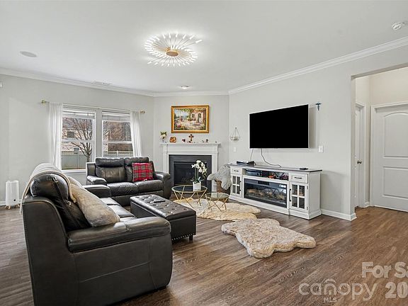 4th image of 10916 Tower Oak Dr
