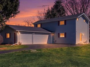 422 Pembroke Rd SW, Poplar Grove, IL 61065