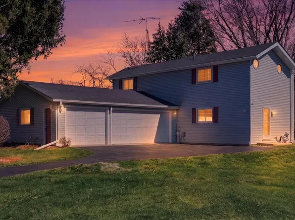 422 Pembroke Rd SW, Poplar Grove, IL 61065