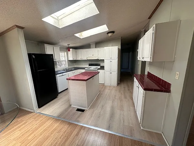 4 bed, 2052 sqft, $1,300 — Photo 3