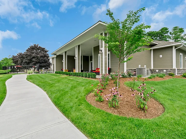 Bayside Country Club Apartments — Photo 16