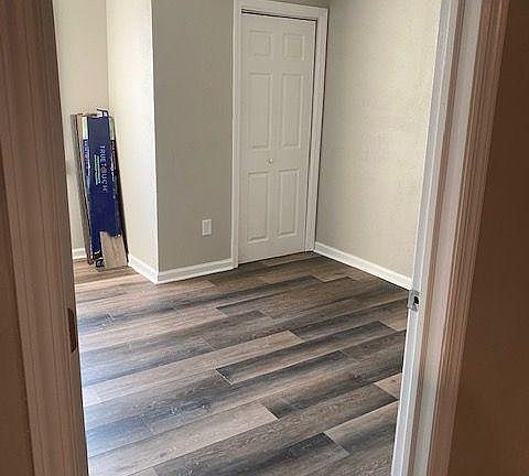 5th image of 2624 1/2 Brownsville Rd Floor 1