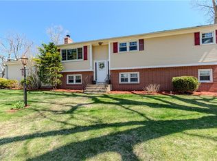 38 Autumn St, Cranston, RI 02910